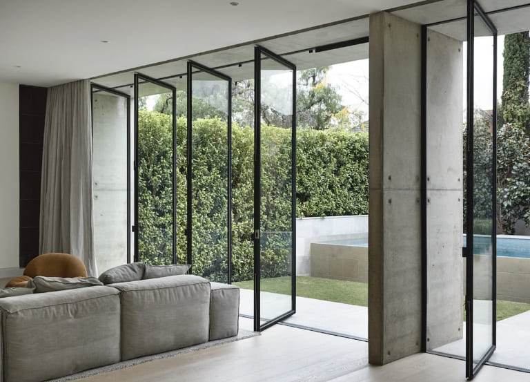 Kính Cường Lực 32 kính cường lực showroom hiện đại