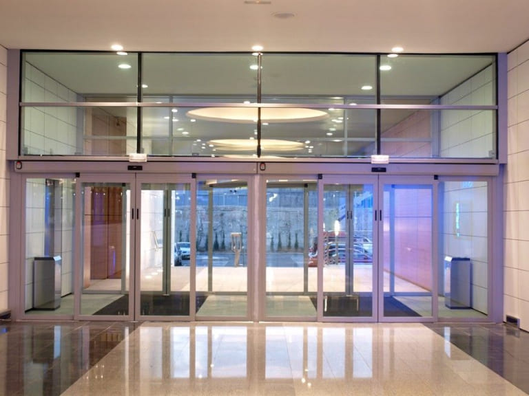 Kính Cường Lực 20 kính cường lực văn phòng hiện đại