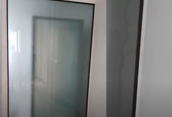 Quán cafe, trà sữa nên chọn cửa kính như thế nào? Báo giá thi công trọn bộ 6 cửa kính quán cafe cách âm hiệu quả