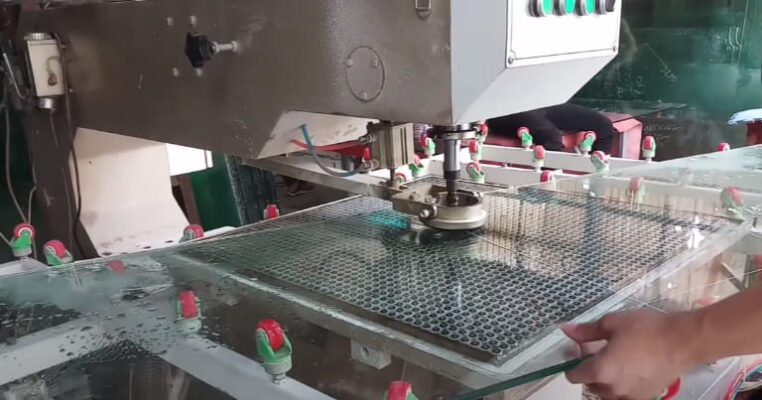 Kính cường lực có cắt hay khoan được không? Cách làm an toàn 1 kính cường lực có cắt được không an toàn khi cắt