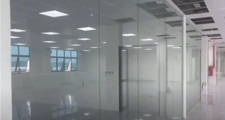 Kính cường lực làm bằng gì? Nguyên lý kính cường lực trong thực tế 3 kính cường lực làm bằng gì và có an toàn không