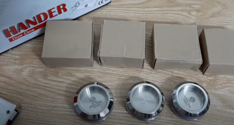 tay nắm cửa kính cường lực inox sáng bóng