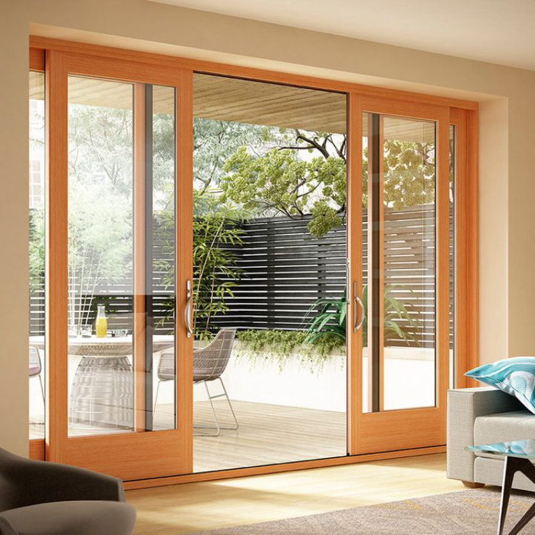 cửa kính cường lực khung gỗ bền đẹp