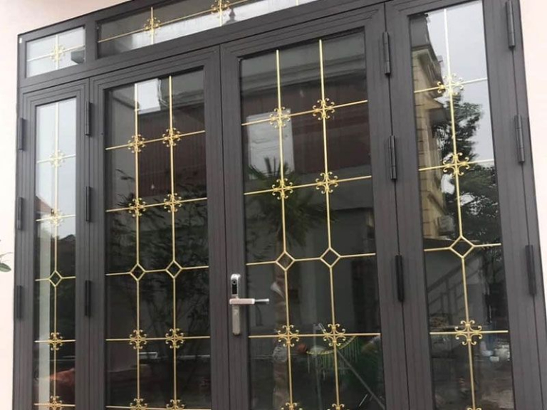 Kính Hộp 14 cửa kính hộp nan hoa