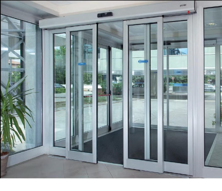 cửa kính tự động hiện đại