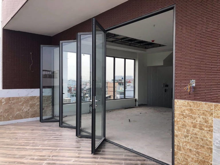 cửa kính xếp trượt nhiều cánh