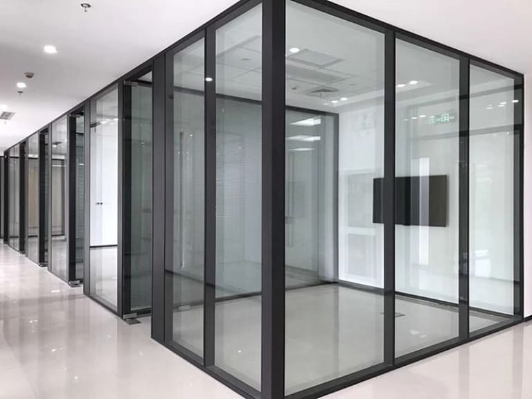 Những vị trí nào nên lắp cửa kính chống cháy, báo giá lắp đặt chi tiết 7 cửa kính chống cháy hiện đại