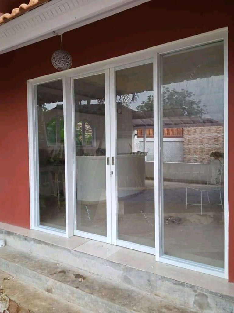 Báo giá thi công 12 mẫu cửa kính cường lực 4 cánh cho nhà riêng, văn phòng 8 cửa kính cường lực 4 cánh giá rẻ