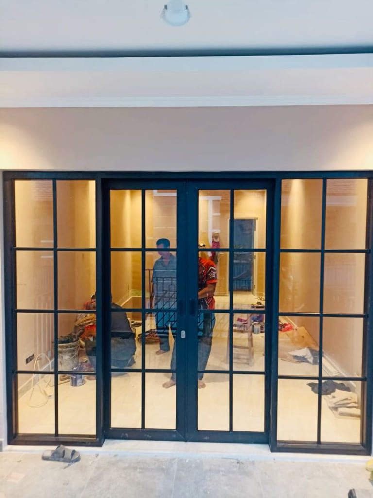 Báo giá thi công 12 mẫu cửa kính cường lực 4 cánh cho nhà riêng, văn phòng 7 cửa kính cường lực 4 cánh văn phòng