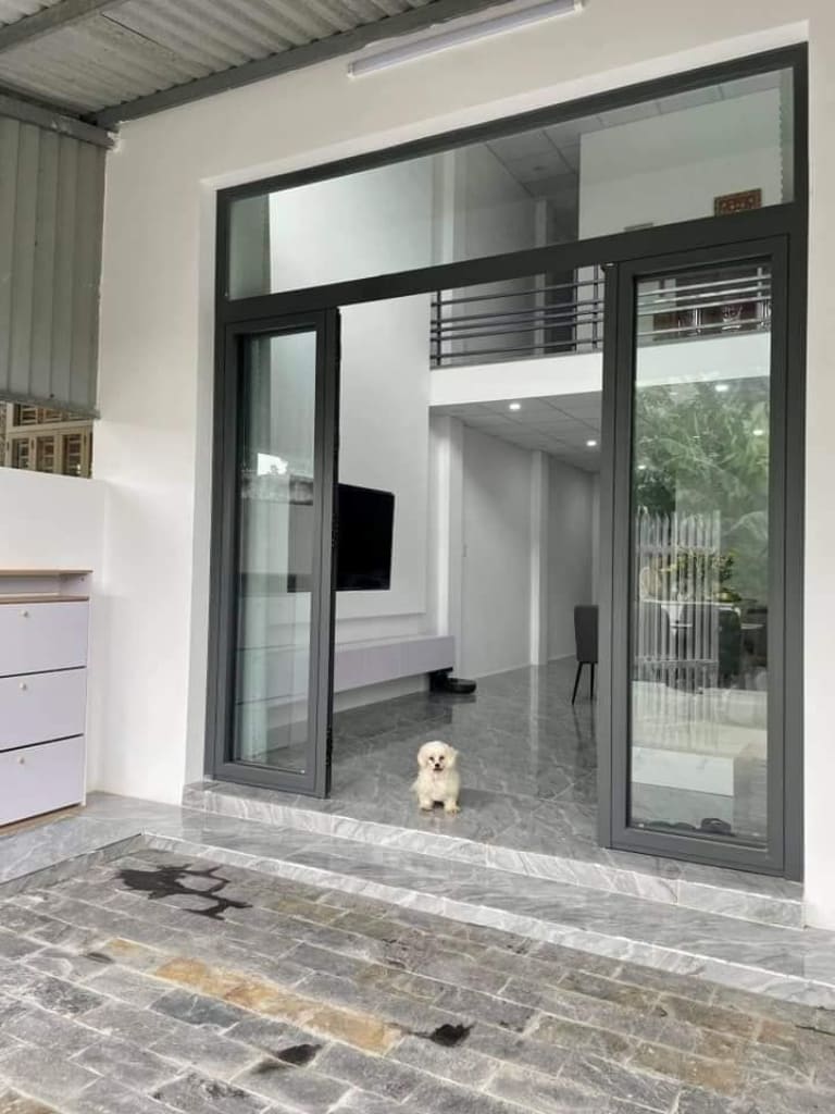 Báo giá 13 mẫu cửa kính mở quay 3 tấm, 5 tấm sang trọng thi công trong ngày 17 cửa kính mở quay giá rẻ