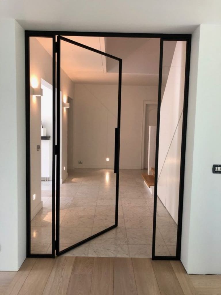 Báo giá 13 mẫu cửa kính mở quay 3 tấm, 5 tấm sang trọng thi công trong ngày 9 cửa kính mở quay bản lề inox