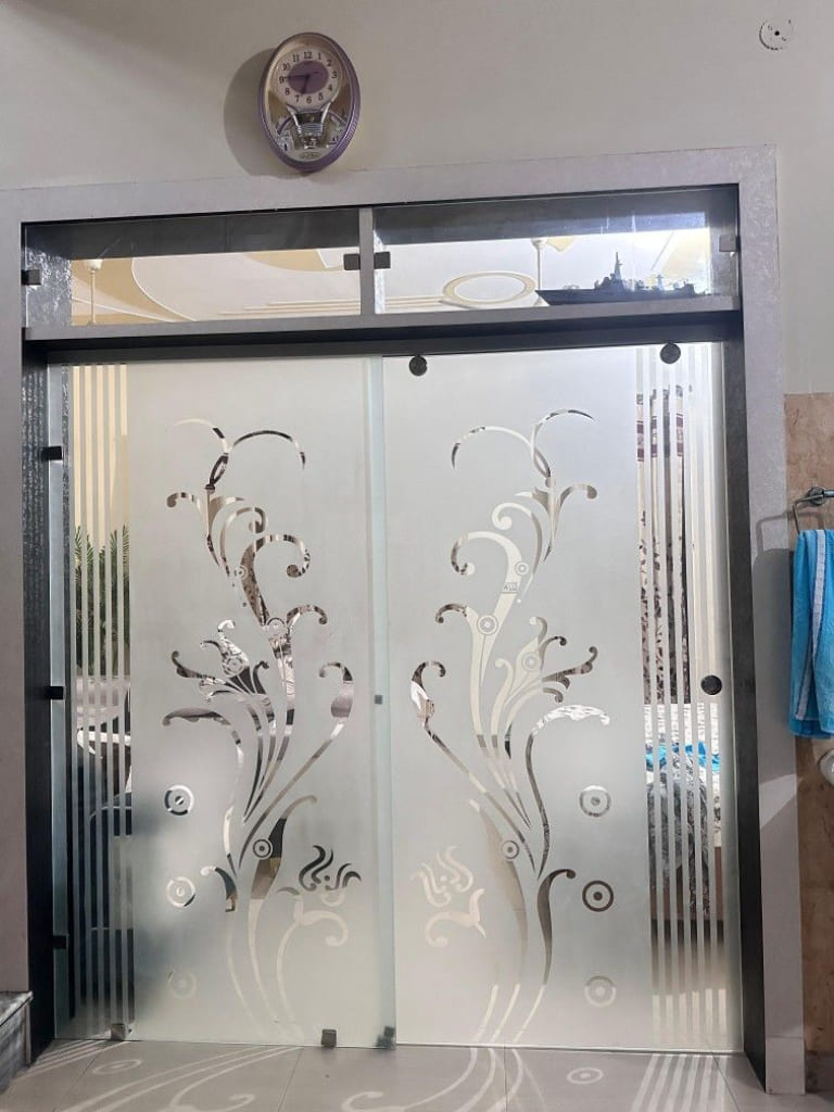 Top 12 mẫu cửa nhôm kính hoa văn độc đáo 11 cửa nhôm kính hoa văn trang trí