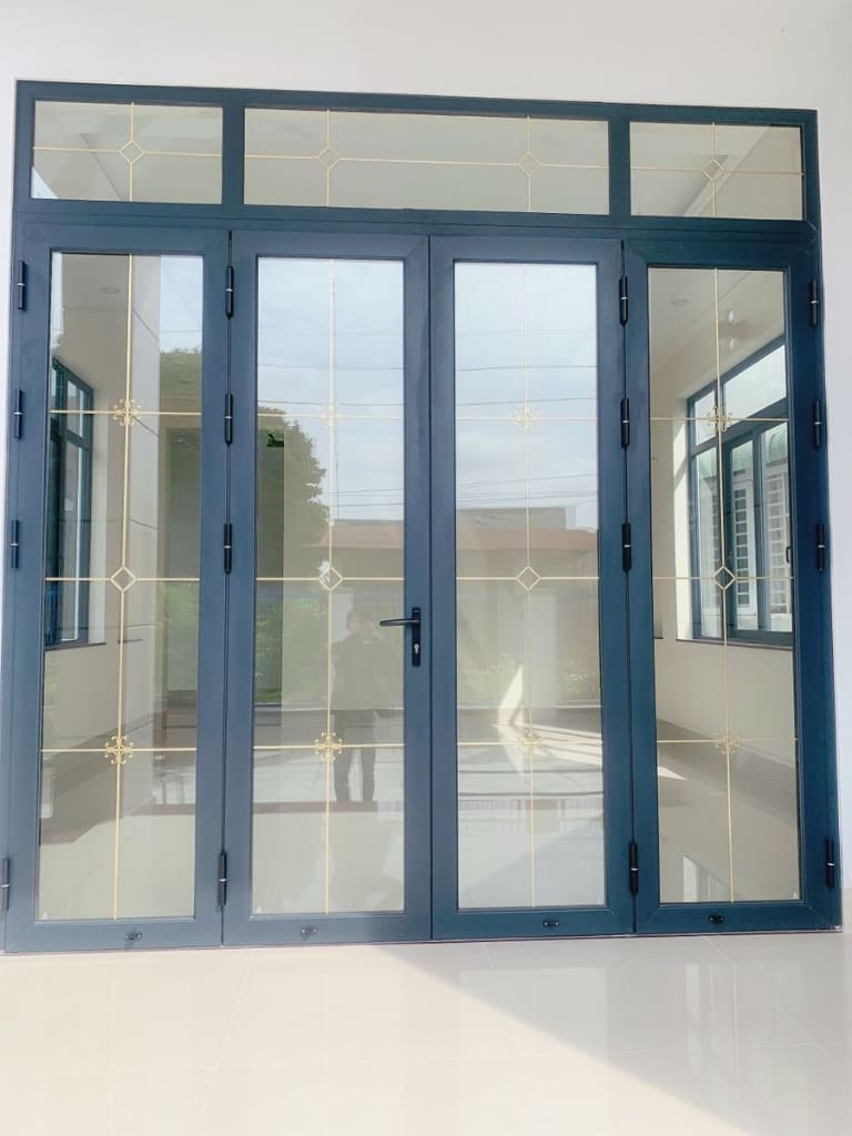 Top 12 mẫu cửa nhôm kính hoa văn độc đáo 18 cửa nhôm kính hoa văn mở trượt