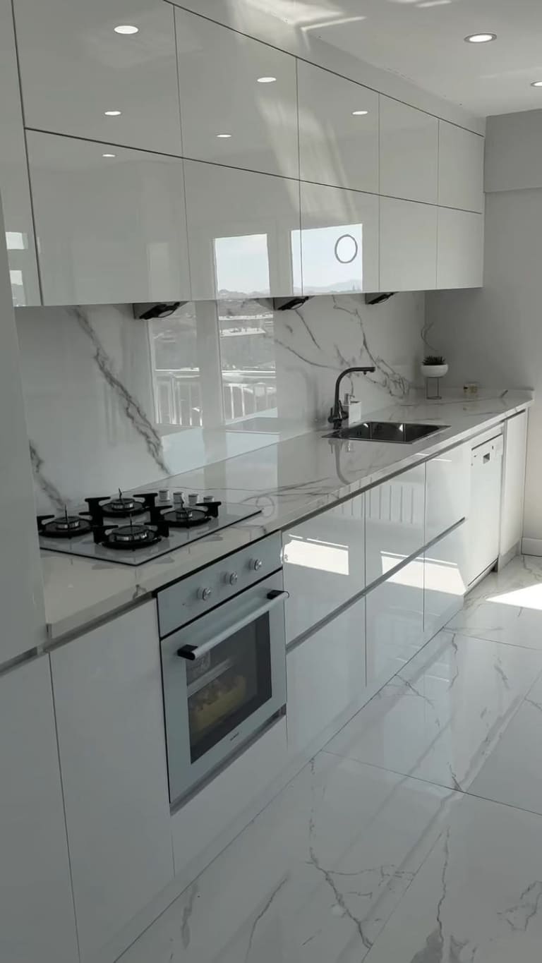 Báo giá kính bếp vân đá sang trọng đa dạng mẫu mã 2 kính bếp vân đá đen hiện đại