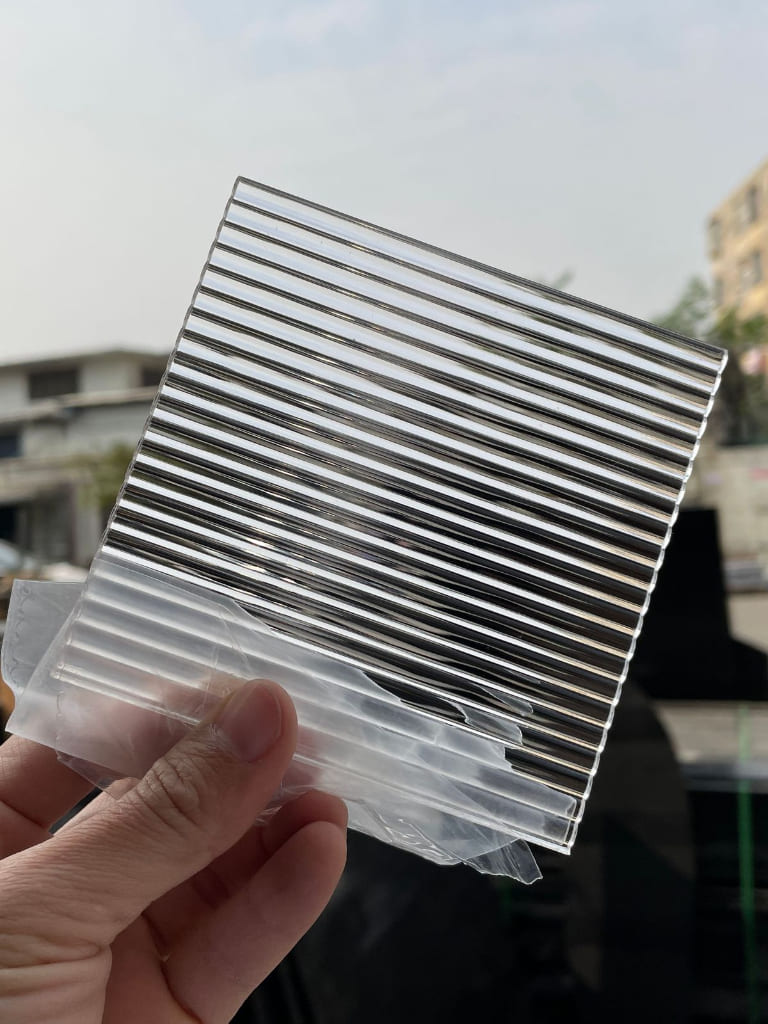 Báo Giá Kính Sọc Cường Lực Mới Nhất Thi Công Chuẩn Đẹp, Giá Tốt 16 kính cường lực sọc phòng tắm sang trọng