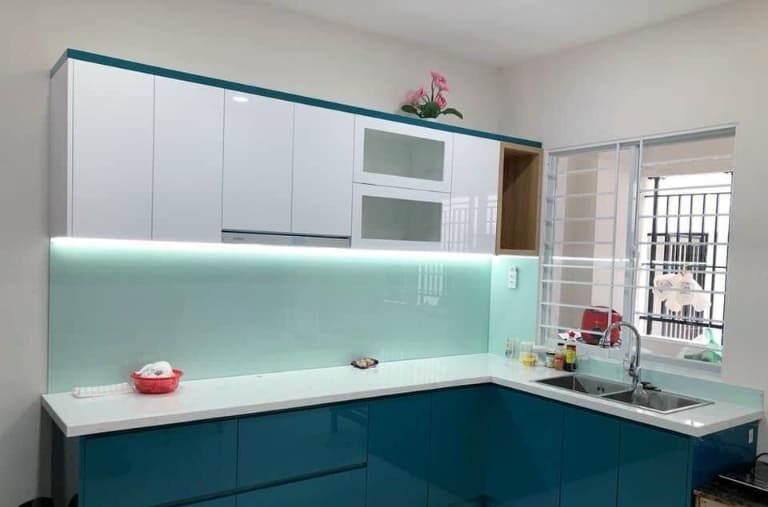 Top 12 mẫu kính ốp bếp hiện đại kèm báo giá trọn gói lắp đặt 9 kính ốp bếp màu hồng nhạt