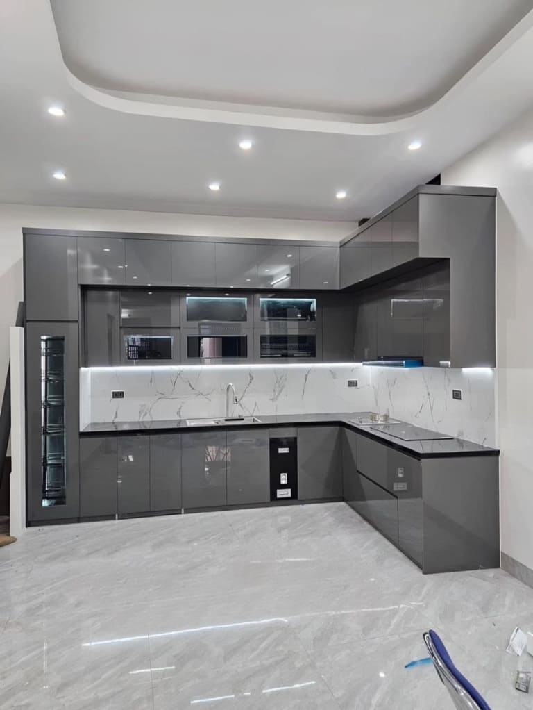 Top 12 mẫu kính ốp bếp hiện đại kèm báo giá trọn gói lắp đặt 5 kính ốp bếp màu xanh dương đậm