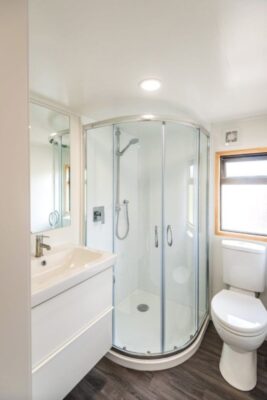 vách kính phòng tắm nhỏ kiểu dáng tối ưu