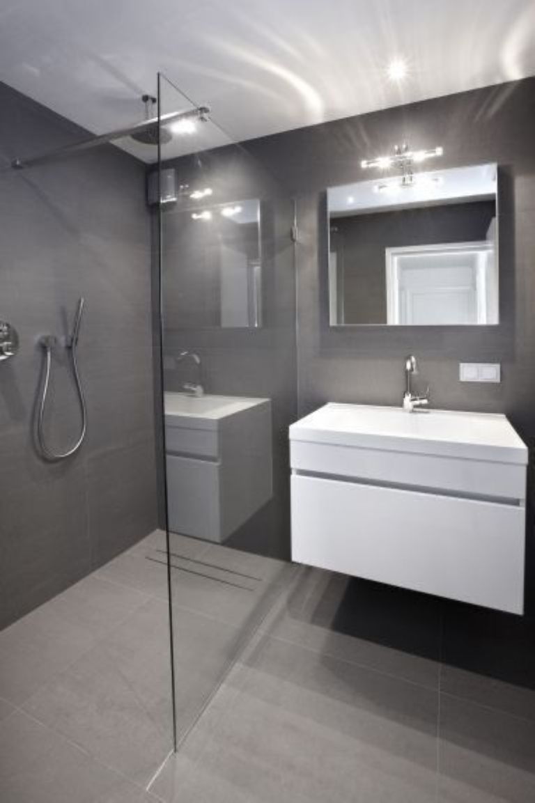 Báo Giá Thi Công Vách Kính Cường Lực, Giải Pháp Cho Không Gian Sang Trọng 8 vách kính cường lực mở quay