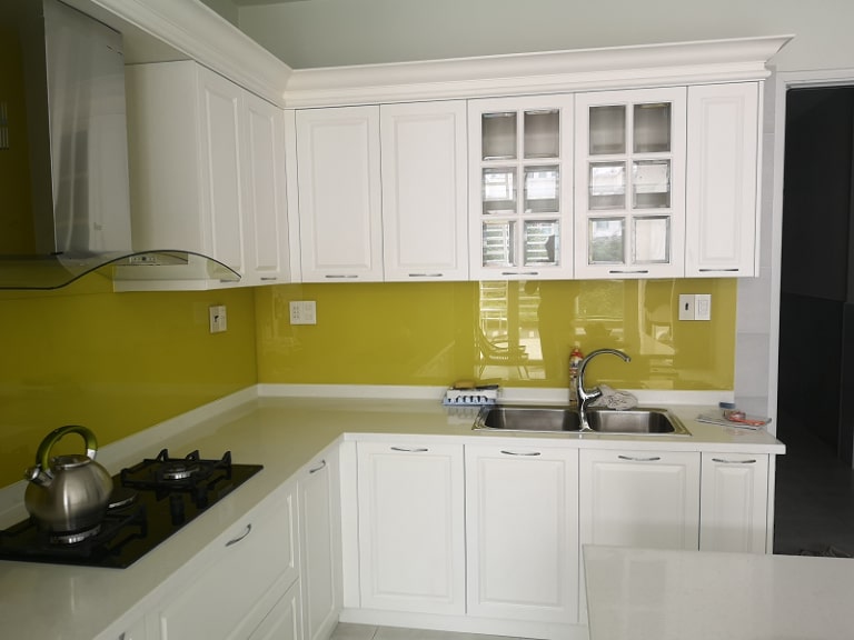 Nên chọn kính ốp bếp màu gì? Gợi ý màu đẹp, hợp phong thủy cho mọi không gian 8 kính bếp màu xanh turquoise độc đáo