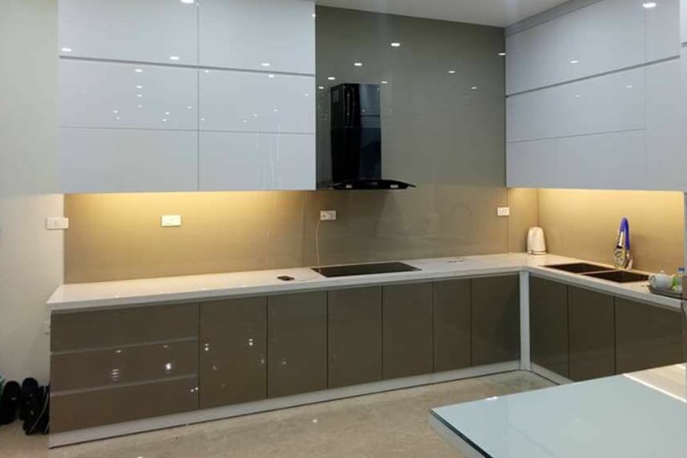 Top 9 Mẫu Kính Bếp Màu Vàng Giúp Bếp Sáng Bừng, Ấm Cúng 3 kính bếp màu vàng tươi trẻ