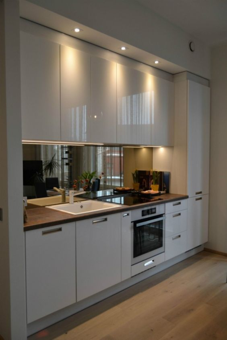 kính ốp bếp màu đen bền đẹp