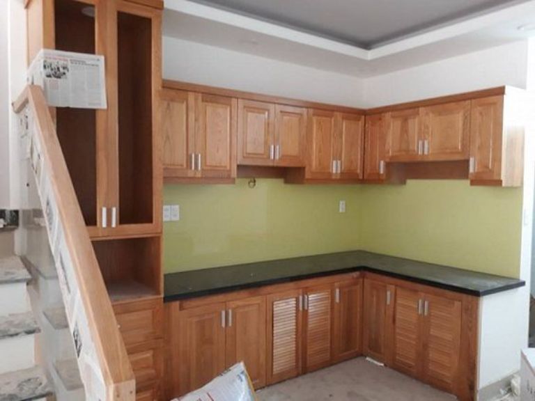 kính ốp bếp màu trắng sữa siêu bền