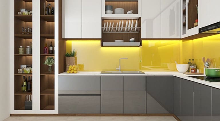 nên ốp bếp bằng đá hay kính ốp bếp tiết kiệm