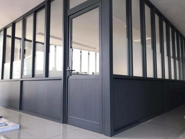 Mua vách nhôm kính chất lượng, thi công nhanh chóng tại Kính Việt Long 3 vách nhôm kính cho nhà ở hiện đại
