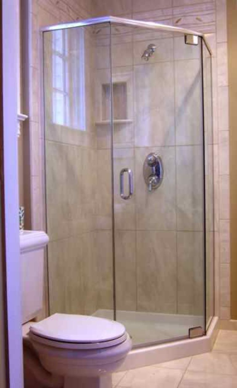 vách tắm kính 135 độ thông minh