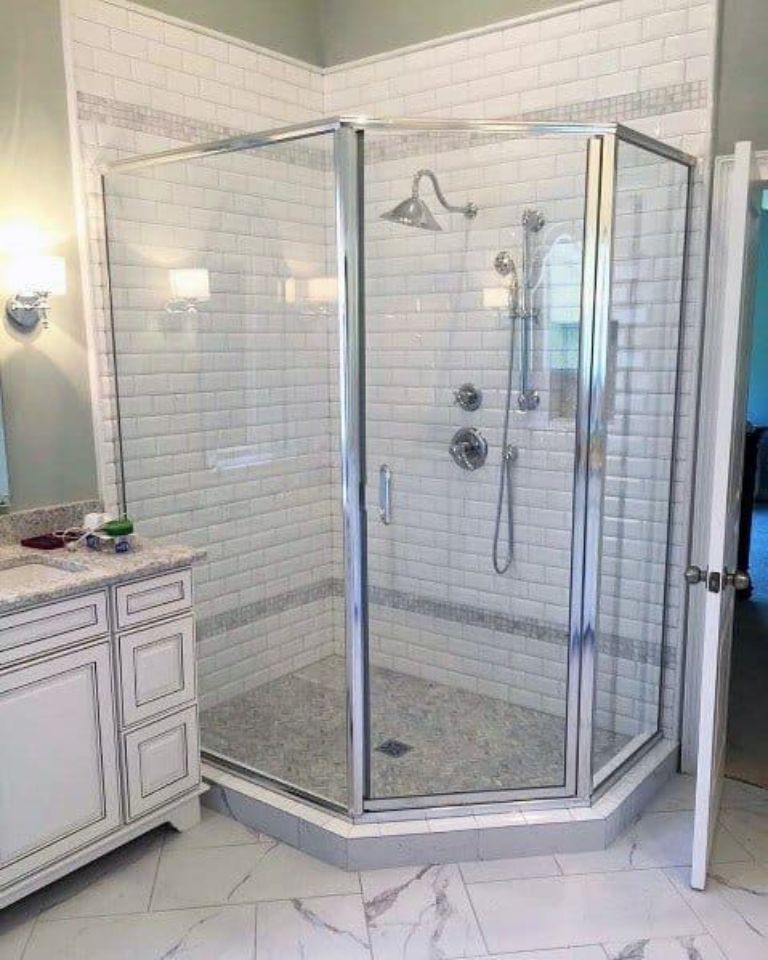 vách tắm kính 135 độ bền đẹp