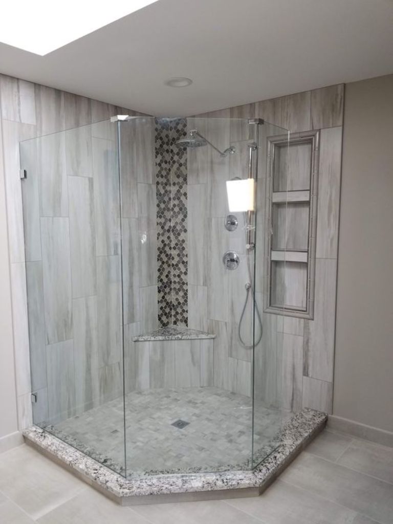 vách tắm kính 135 độ sang trọng