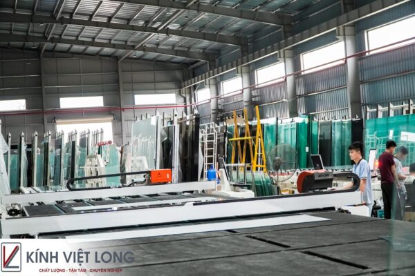 Dịch Vụ Cắt Kính Cường Lực Theo Yêu Cầu Tại Kính Việt Long 2 Cắt kính cường lực theo yêu cầu