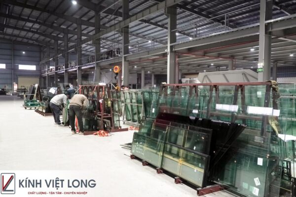 Công ty Kính Việt Long - Đơn vị thi công kính cường lực uy tín hàng đầu
