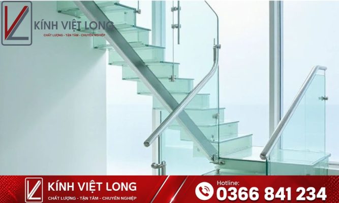 Cầu Thang Kính: Giải Pháp Kiến Trúc Thông Minh Cho Ngôi Nhà Hiện Đại 19 Mẫu cầu thang kính mặt bậc toàn kính