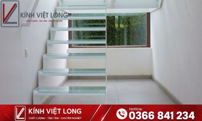 Cầu Thang Kính: Giải Pháp Kiến Trúc Thông Minh Cho Ngôi Nhà Hiện Đại 21 Mẫu cầu thang kính mặt bậc toàn kính