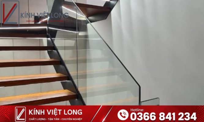 Cầu Thang Kính: Giải Pháp Kiến Trúc Thông Minh Cho Ngôi Nhà Hiện Đại 29 Mẫu cầu thang kính phun cát