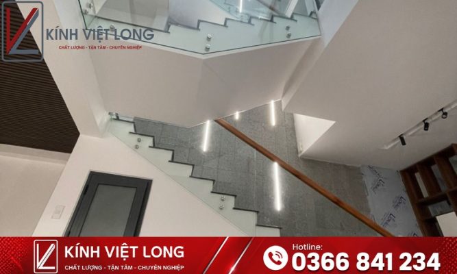 Cầu Thang Kính: Giải Pháp Kiến Trúc Thông Minh Cho Ngôi Nhà Hiện Đại 27 Mẫu cầu thang kính phun cát