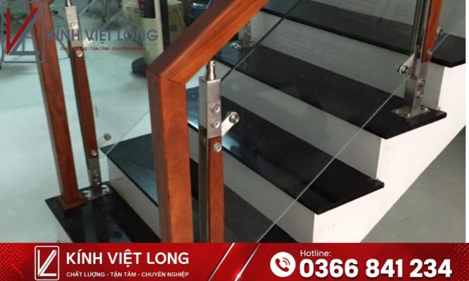 Cầu Thang Kính: Giải Pháp Kiến Trúc Thông Minh Cho Ngôi Nhà Hiện Đại 11 Mẫu cầu thang kính tay vịn gỗ