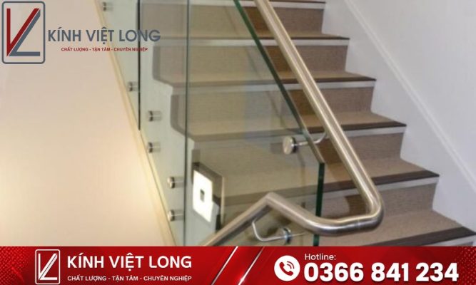 Cầu Thang Kính: Giải Pháp Kiến Trúc Thông Minh Cho Ngôi Nhà Hiện Đại 3 Mẫu cầu thang kính tay vịn inox