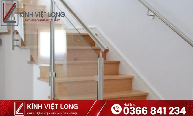 Cầu Thang Kính: Giải Pháp Kiến Trúc Thông Minh Cho Ngôi Nhà Hiện Đại 4 Mẫu cầu thang kính tay vịn inox