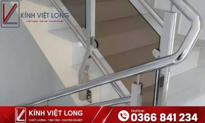 Cầu Thang Kính: Giải Pháp Kiến Trúc Thông Minh Cho Ngôi Nhà Hiện Đại 5 Mẫu cầu thang kính tay vịn inox