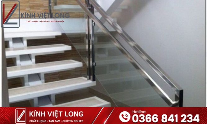 Cầu Thang Kính: Giải Pháp Kiến Trúc Thông Minh Cho Ngôi Nhà Hiện Đại 6 Mẫu cầu thang kính tay vịn inox