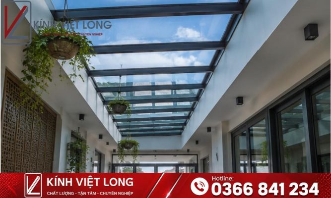 Mái Kính Cường Lực: Giải Pháp Lấy Sáng An Toàn Cho Mọi Công Trình 26 Mẫu Mái Kính Cường Lực Kết Hợp Giếng Trời